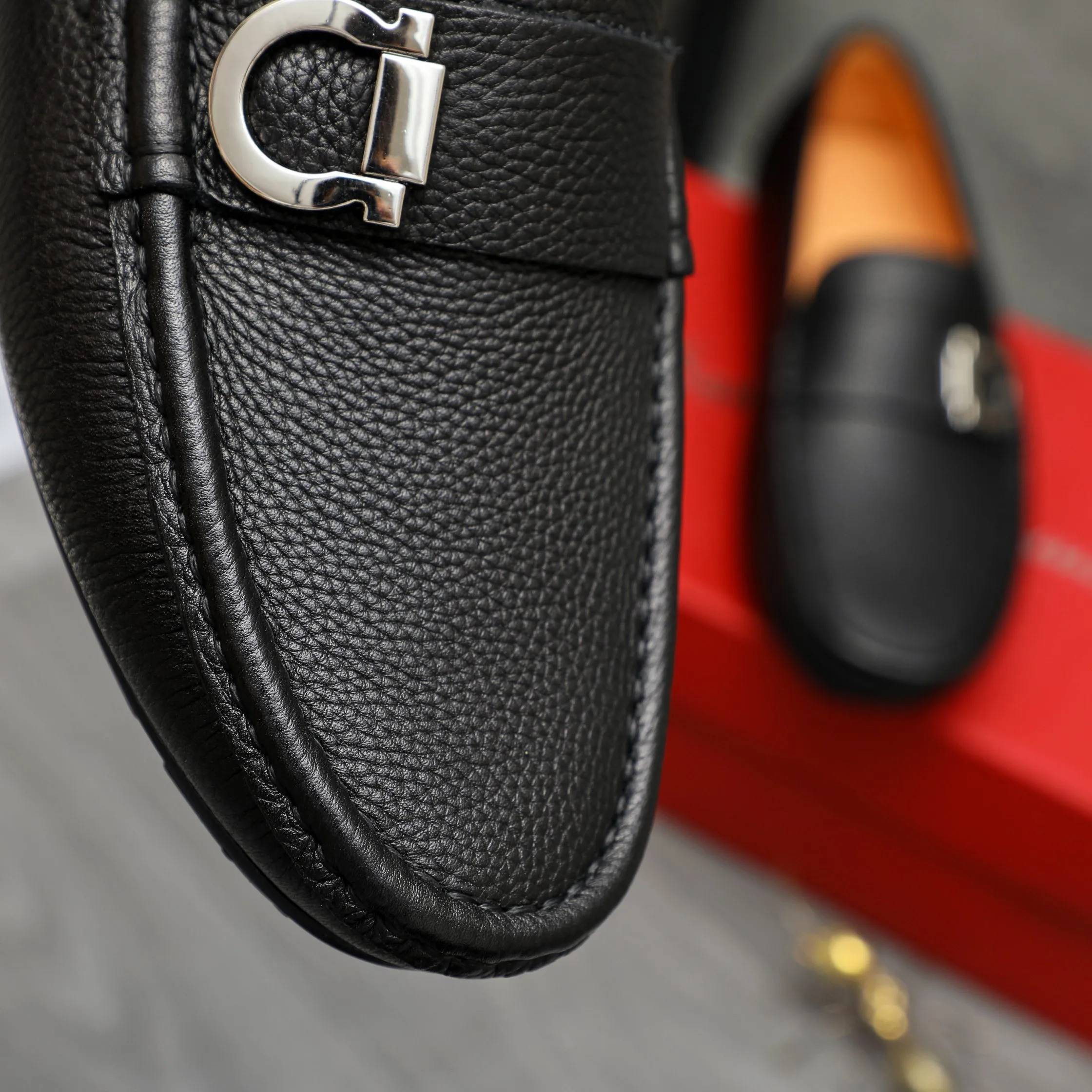 Men's shoes 💰380 Product trademark: Ferragamo "Ferragamo" casual slip-on shoes Regular size: 38-45 (45 is custom-made and non-returnable) Product materials: Selected high-quality pebbled cowhide upper, pigskin lining, rubber outsole
